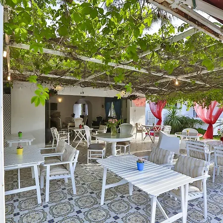 帕拉斯伊利卡汽车旅馆 2* Çeşme